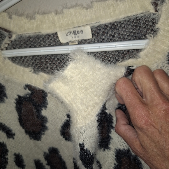 Umgee Animal Print Eyelash Sweater EUC Size L - Picture 4 of 4